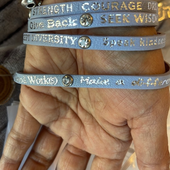 Wrap around leather bracelet - Picture 2 of 5